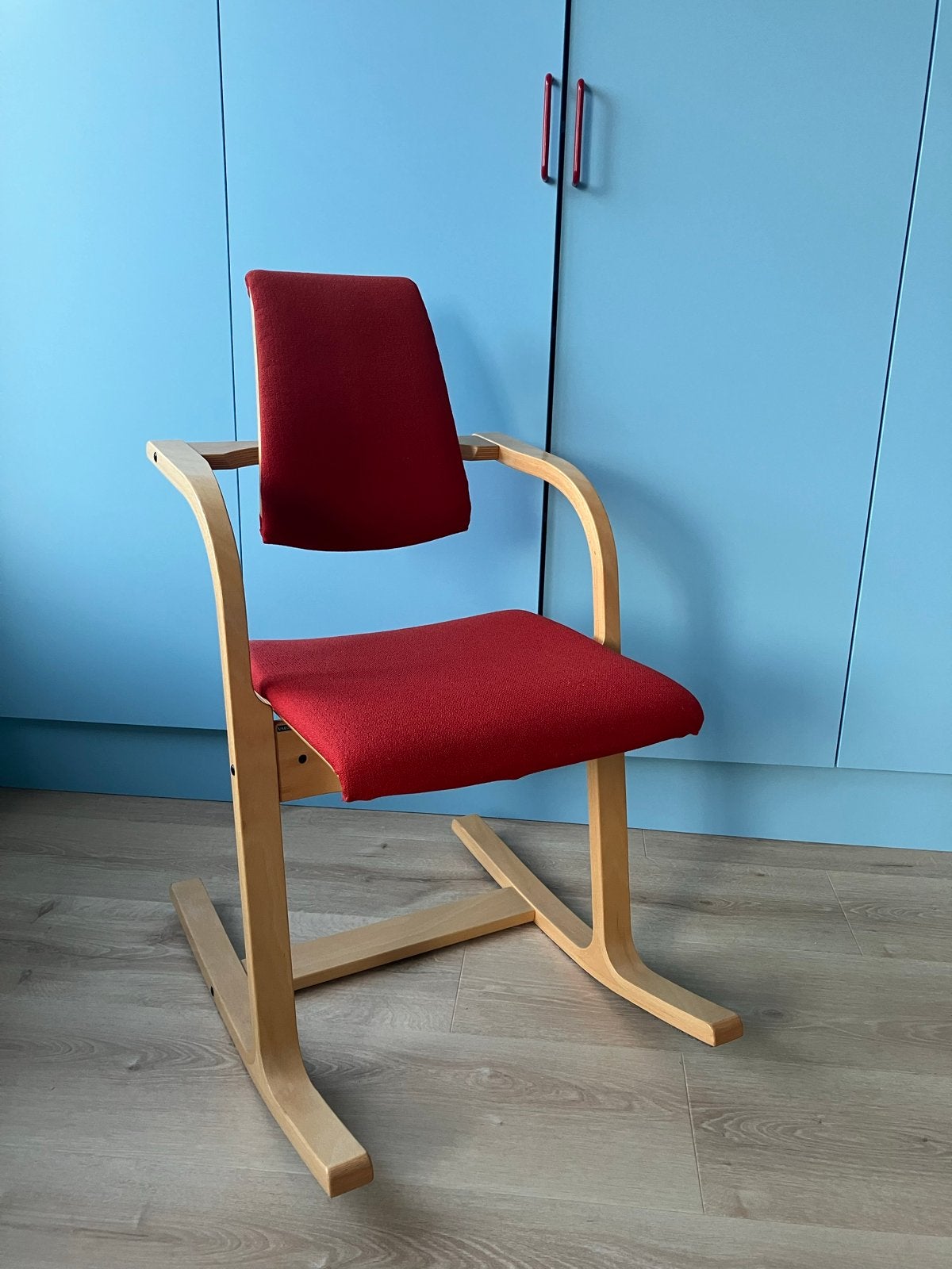 Stokke Pendulum Stoel - Originele Stof, Blauw, Huis en Inrichting, Ophalen, Gebruikt, Twee, Blauw