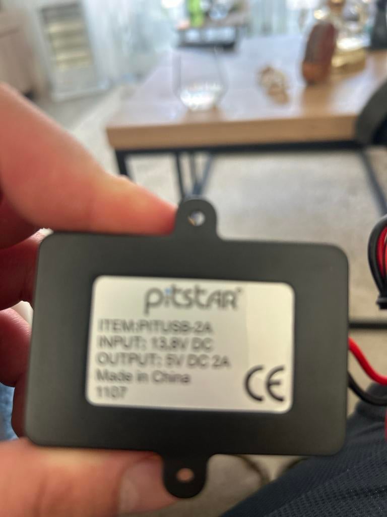 Pitstar USB-oplader 13.8V DC naar 5V DC 2A, Ophalen, Zo goed als nieuw