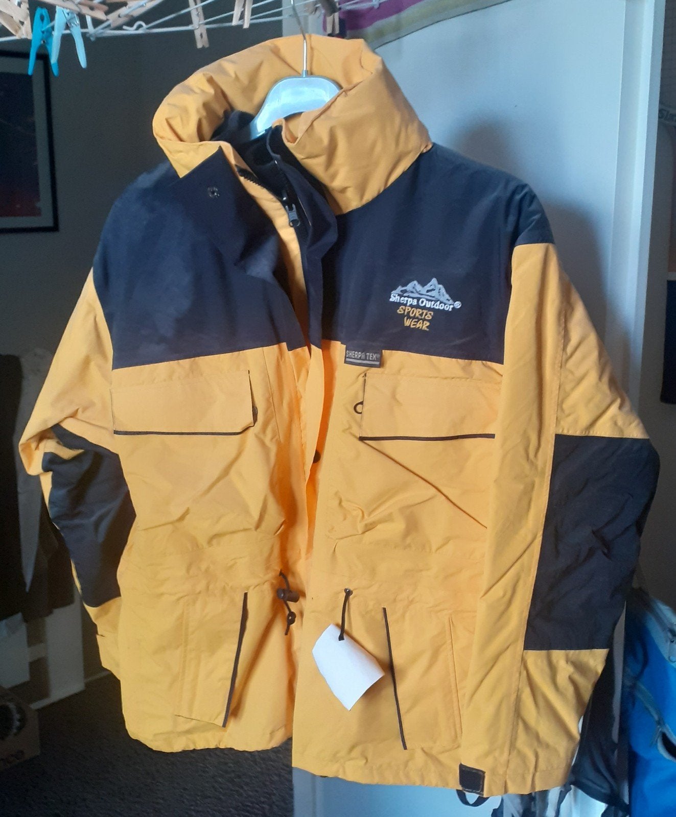 Sherpa Outdoor Sports Wear Jas - Geel/Zwart, Ophalen, Sherpa Outdoor, Geel, Nieuw