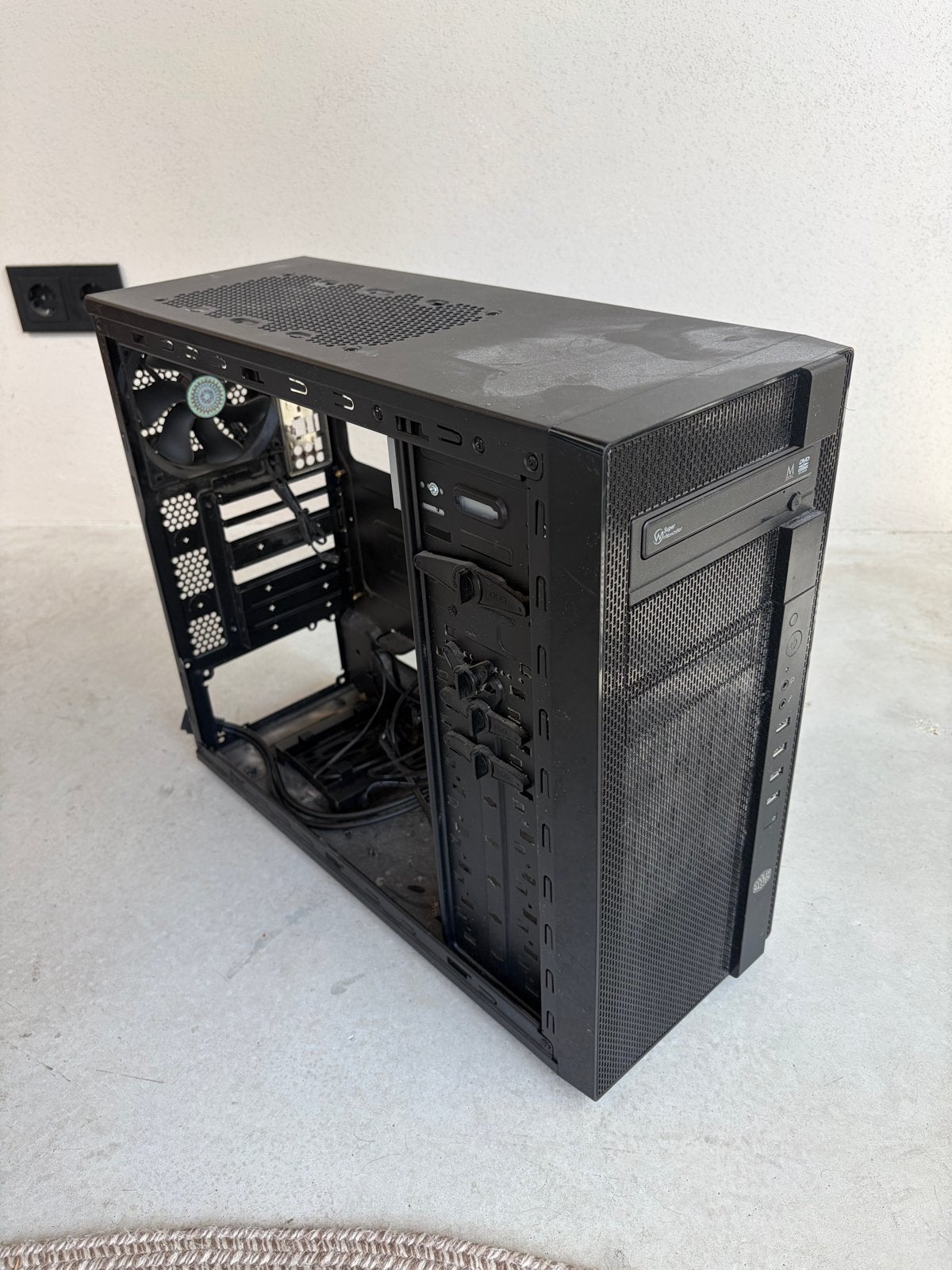 Cooler master PC Behuizing met DVD-speler, Computers en Software, Computerbehuizingen, Ophalen, Zo goed als nieuw