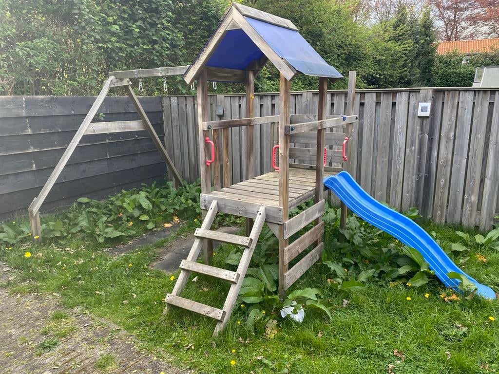 Houten speelhuisje met glijbaan en schommelrek, Ophalen, Gebruikt, Hout