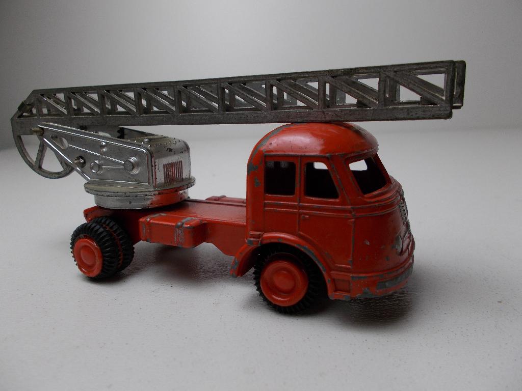 Jaren 60 GAMA West Germany 912 MERCEDES FIRE LADDERWAGEN (A), Ophalen of Verzenden, Gebruikt, Bus of Vrachtwagen, Gama