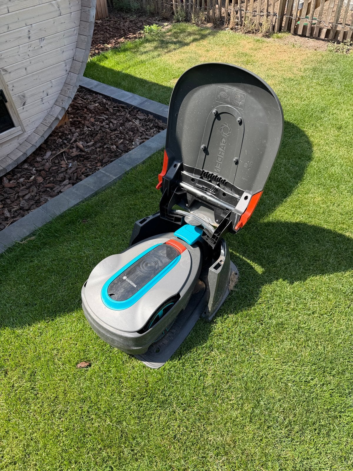 Gardena Sileno City 600 robotmaaier met garage, Tuin en Terras, Ophalen of Verzenden, Gebruikt, 20 tot 25 cm, Bestuurbaar via app