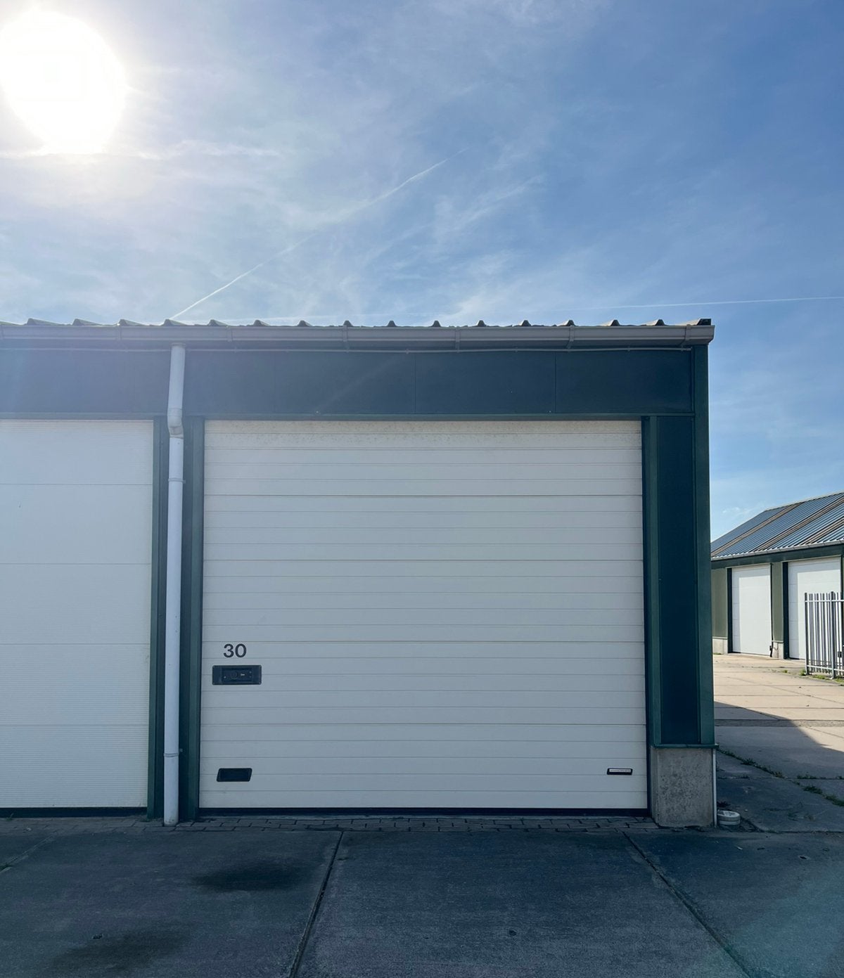 Bedrijfsunit garagebox stalling opslag box Amsterdam 45 m2!