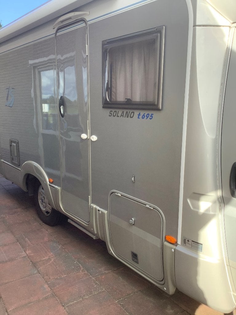 Camper Burstner Solano T695, Luifel, Standaard zit, Ringverwarming, Achteruitrijcamera