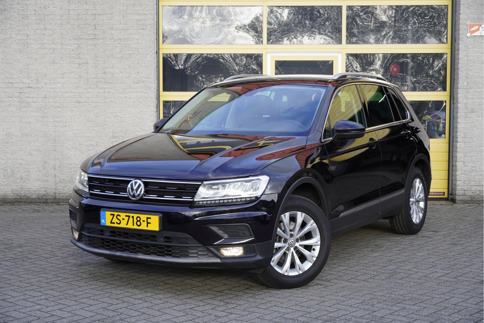 Volkswagen Tiguan 1.5 TSI Comfortline Business BJ2019 Lmv 17, Auto's, Voorwielaandrijving, Stof, 4 cilinders, Zwart