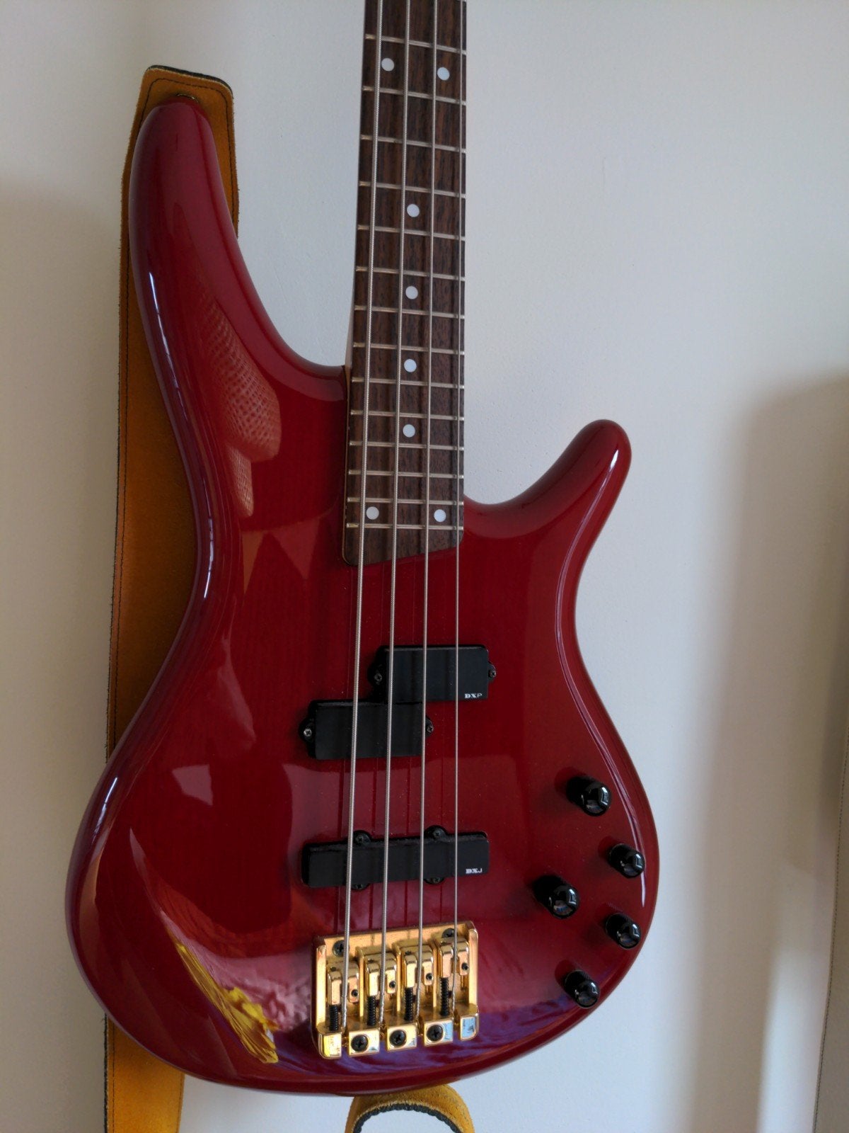 Ibanez SR700 (Japan) Transparant Rood, Muziek en Instrumenten, Snaarinstrumenten | Gitaren | Bas, Ophalen, Zo goed als nieuw, Elektrisch