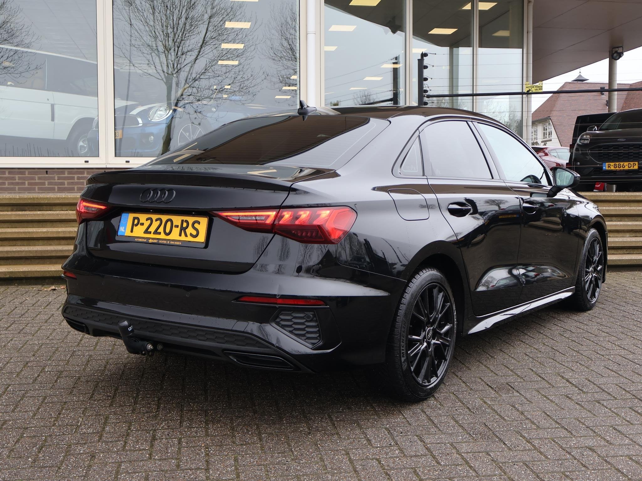 Audi A3 Limousine 35 TFSI 150 PK S-LINE EDITION + VIRTUAL CO, 4 cilinders, 150 pk, Leder en Stof, Zwart