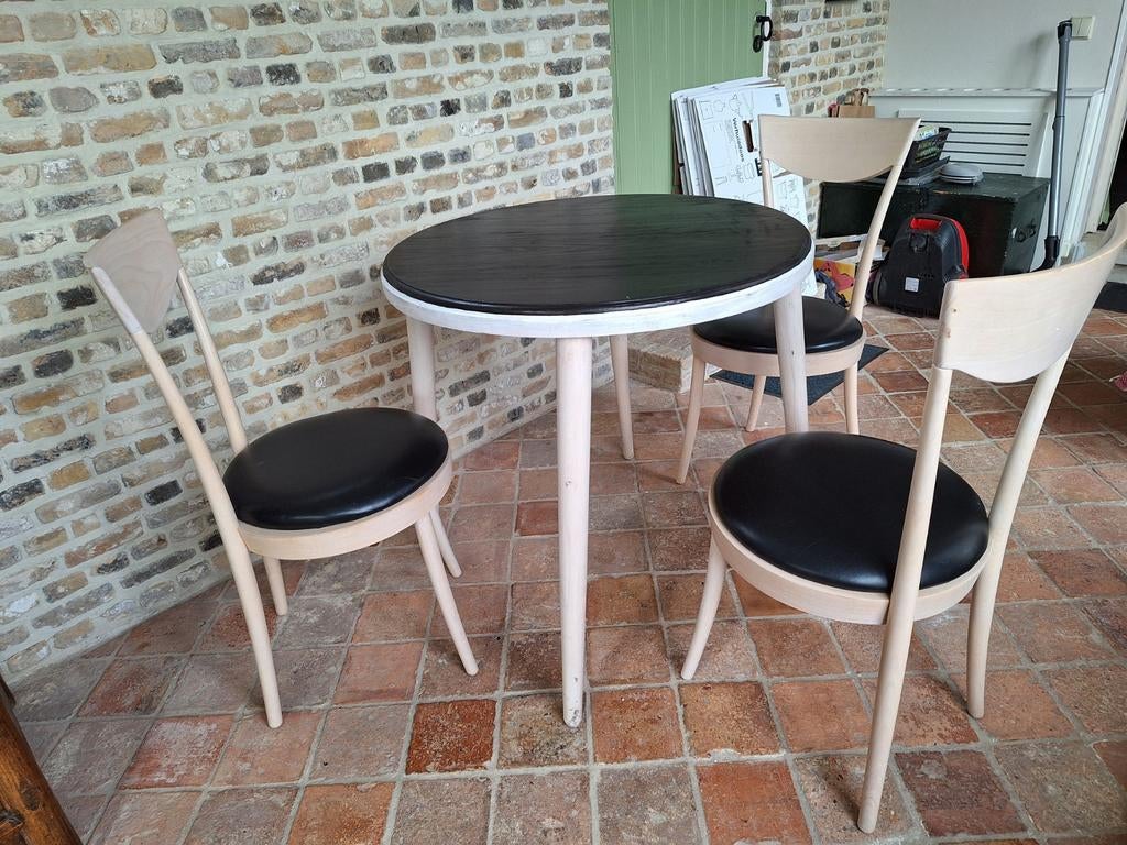 Tonon stoelen met bijpassende tafel, Ophalen, Gebruikt, 50 tot 100 cm, Rond