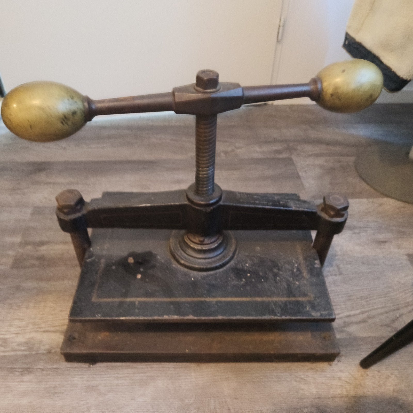 Antieke boekpers / drukpers 100 jaar oud, Ophalen