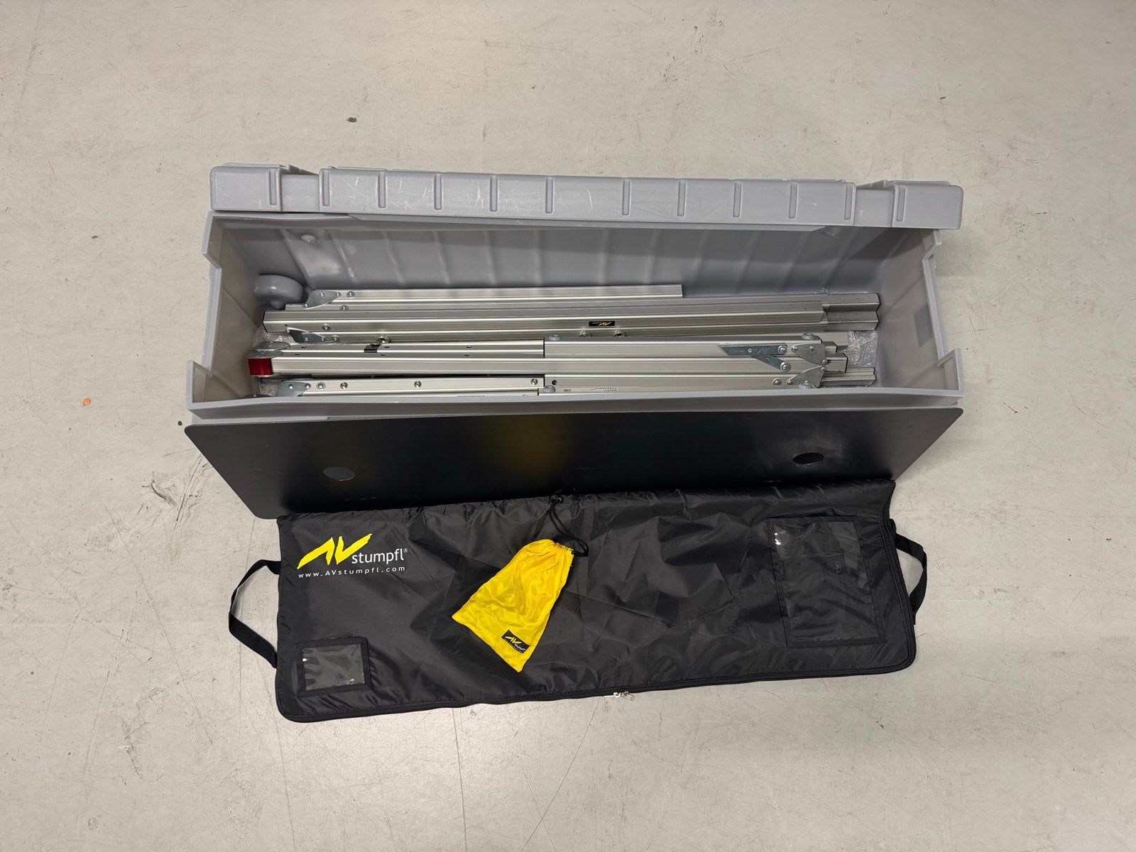 Stumpfl Vario 32 Projectiescherm 305x180cm (Opzicht), Audio, Tv en Foto, Projectieschermen, Ophalen, Handmatig, Zo goed als nieuw