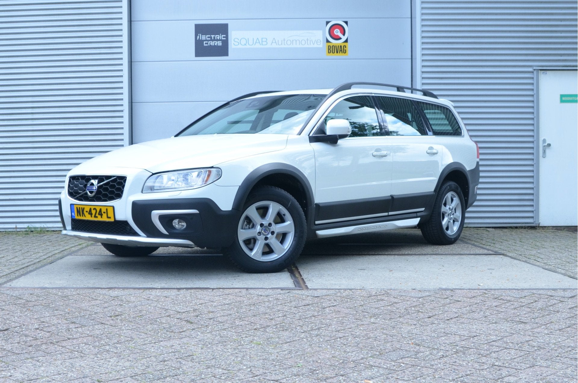 Volvo XC70 2.0 D4 FWD Summum 12 mnd BOVAG en onderhoudshisto, Voorwielaandrijving, Wit, 22 km/l, Geïmporteerd