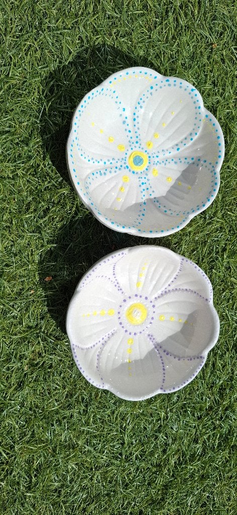 2 Bloemen schaaltjes/decoratie. Stipstijl handgemaakt! NIEUW, Blauw, Overige stijlen, Nieuw, Ophalen of Verzenden