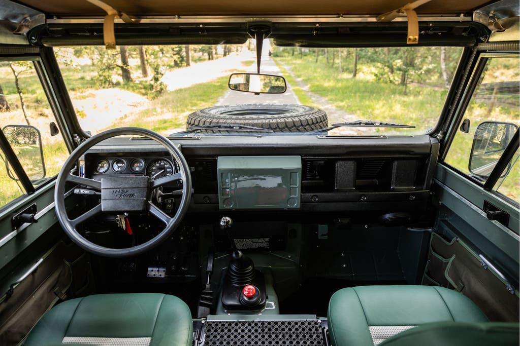 Land Rover Defender 90 benzine 2.5 gerestaureerd Wegenbelast, foto 6