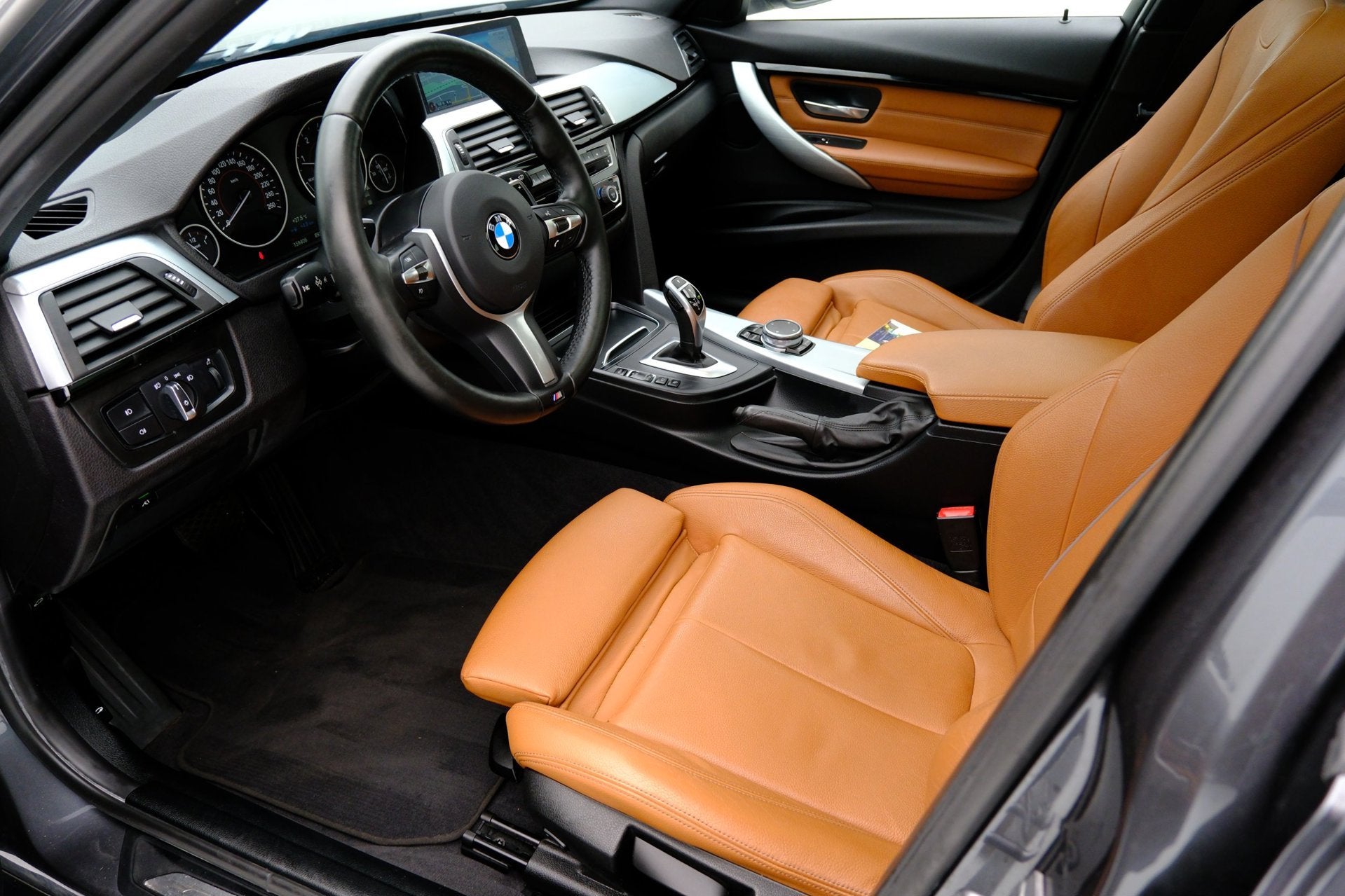 Foto 3 van BMW 3-serie Touring 320d EDE Centennial High Executive Aut.