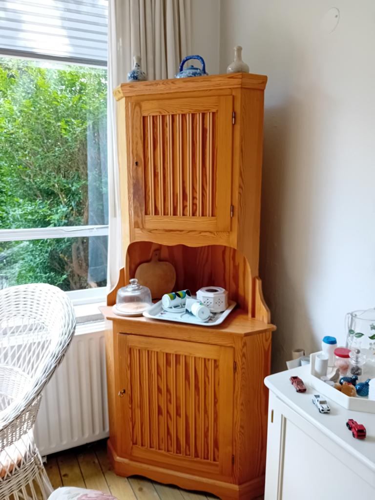 Antieke houten hoek kast, Ophalen