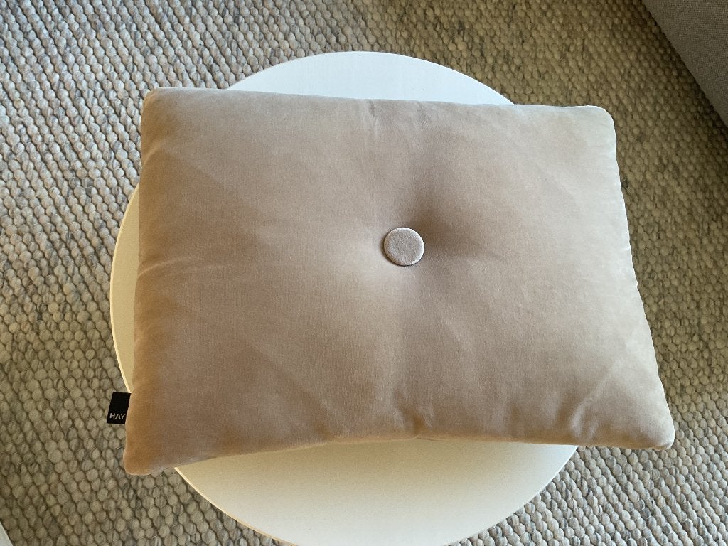 Kussen, Beige, Ophalen of Verzenden, Zo goed als nieuw, Sierkussen
