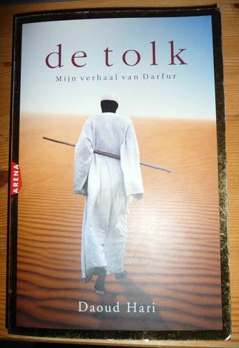 Boek DAOUD HARI - De Tolk mijn verhaal van Darfur, Ophalen of Verzenden, Zo goed als nieuw