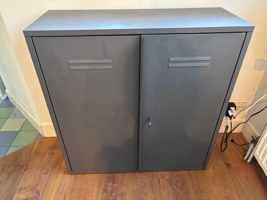 Ikea Ivar kast donkergrijs metaal, Huis en Inrichting, Kasten | Stellingkasten, Ophalen, Gebruikt
