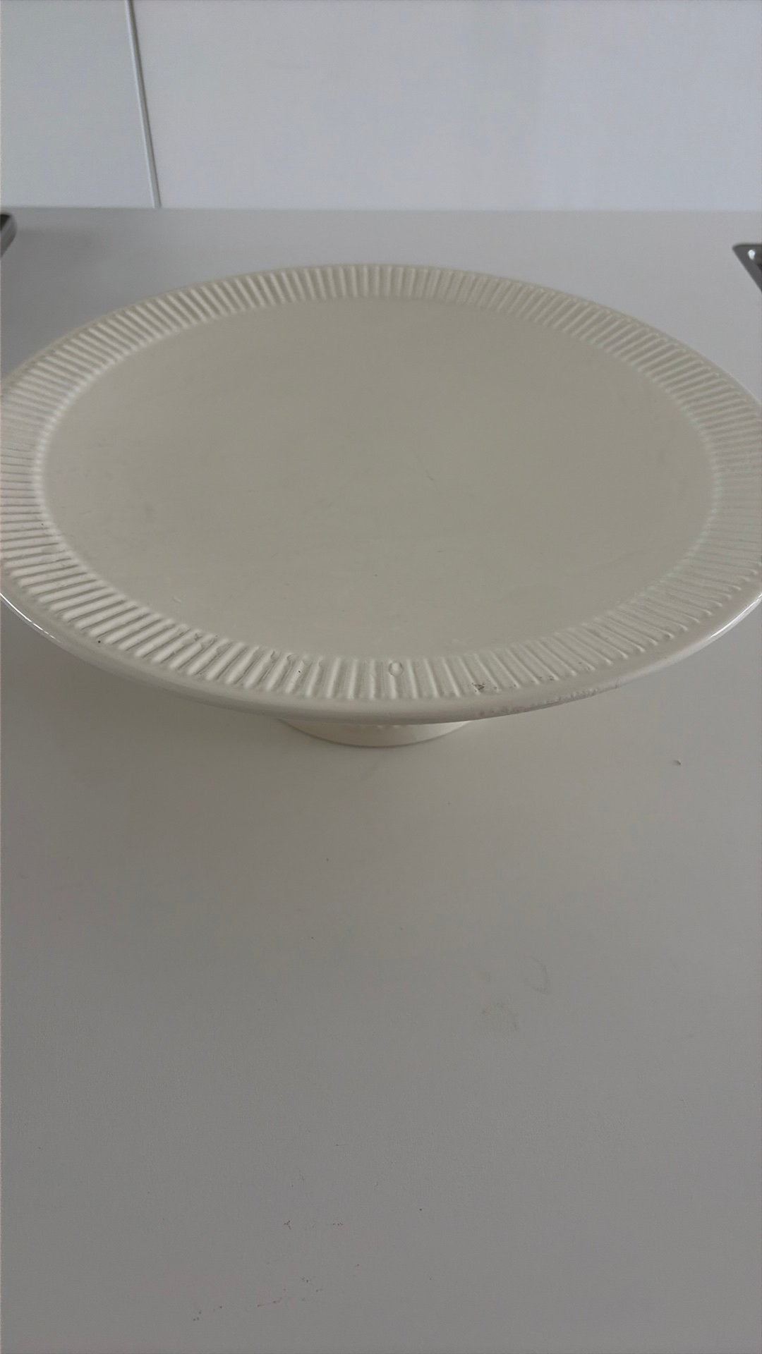 Wit aardewerk taart plateau, Ophalen of Verzenden, Overige stijlen, Aardewerk, Schaal of Schalen