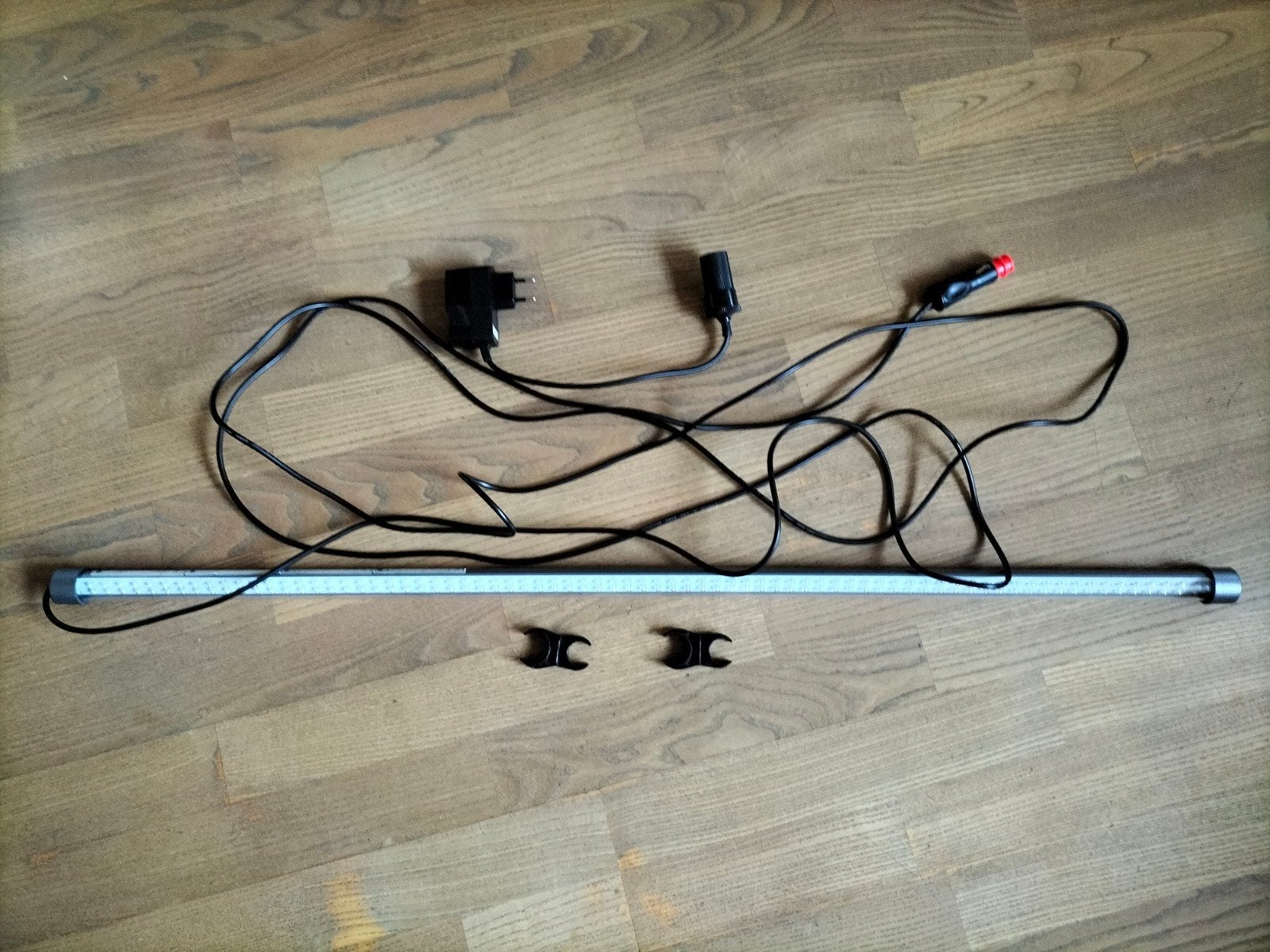 LED lamp 1 meter met 5 meter snoer en 12V/230V aansluiting, Ophalen
