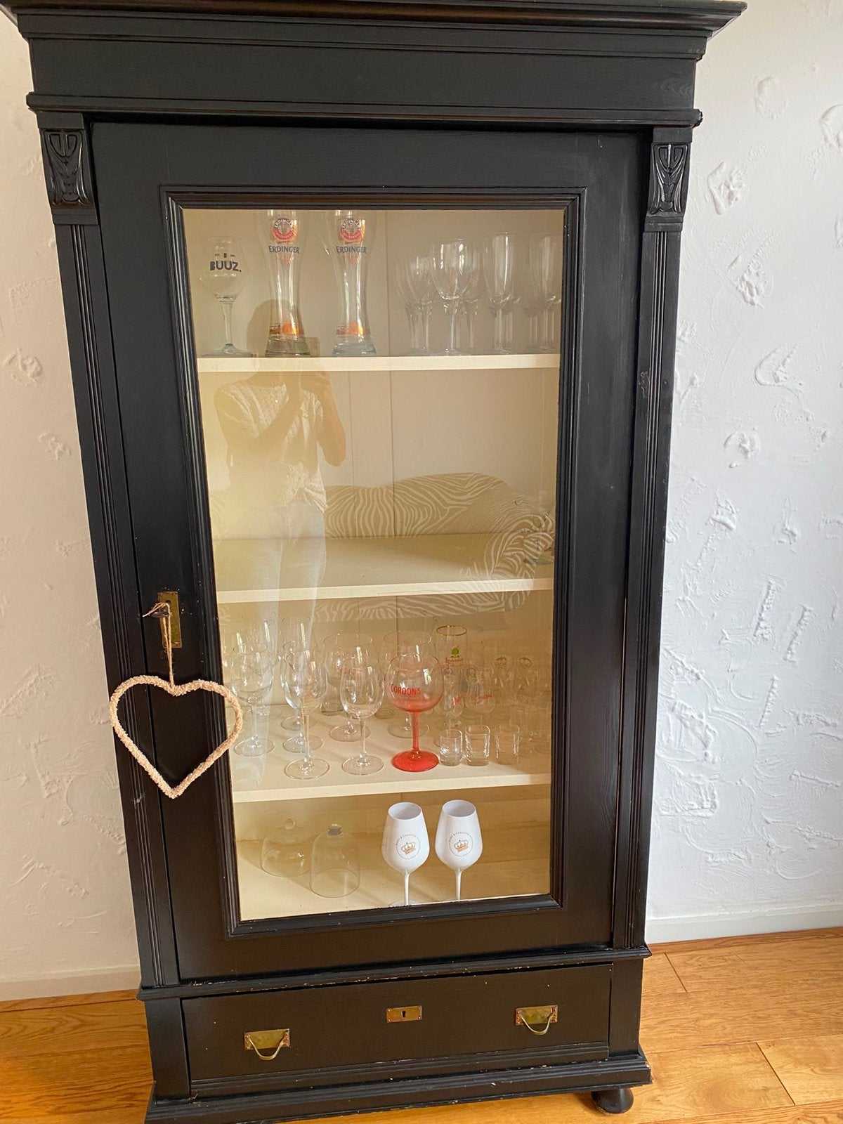 Antieke Zwarte Kast met Glazen Deur - 186x91 cm, Antiek en Kunst, Antiek | Meubels | Kasten, Ophalen