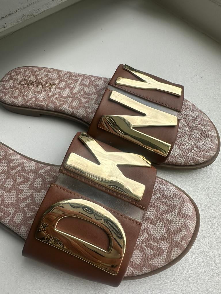 DKNY zomer sandale/slippers, Ophalen, Zo goed als nieuw