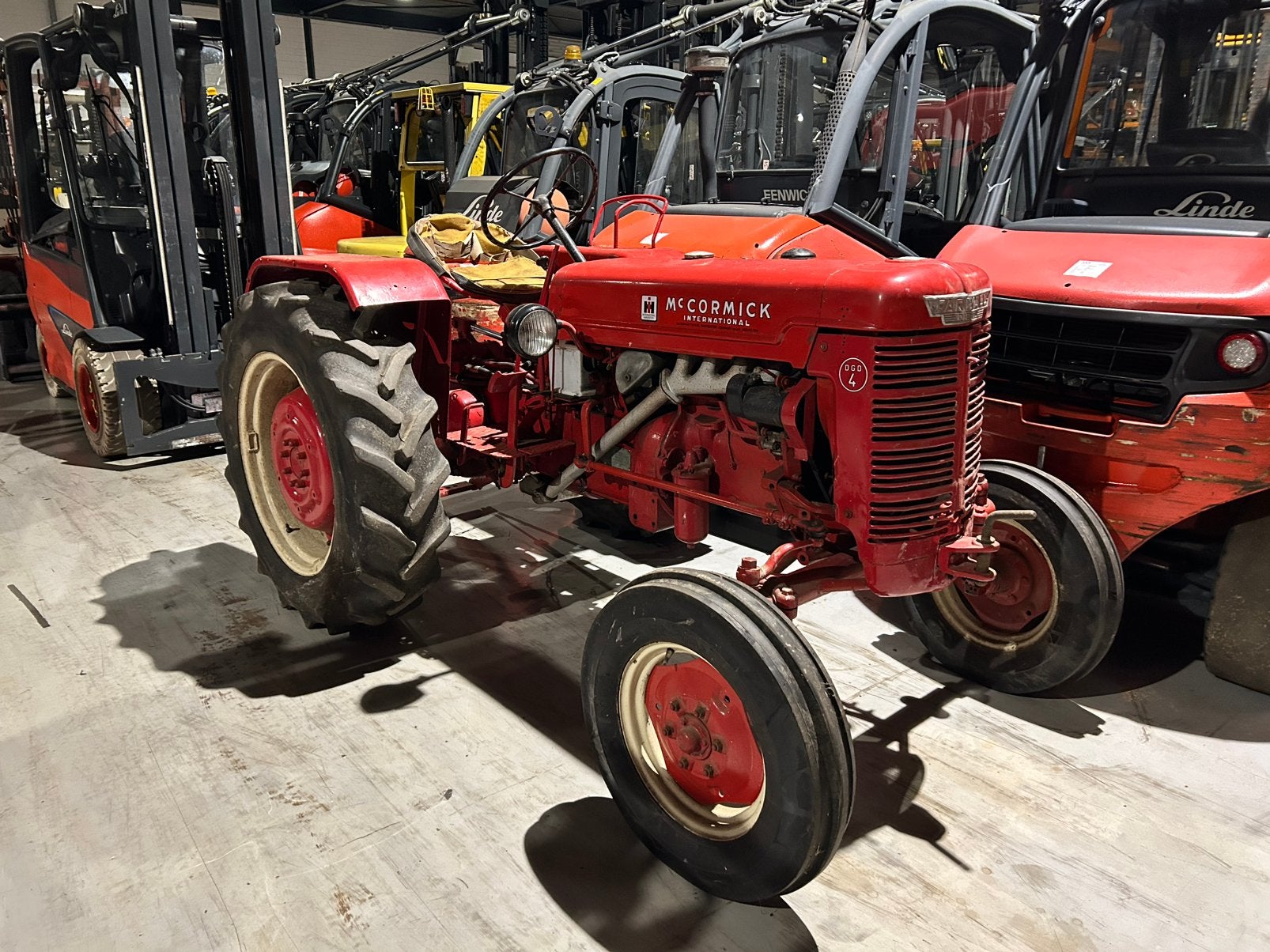 Mc Cormick farmall dgd 4, Ophalen, Tractor en Landbouw