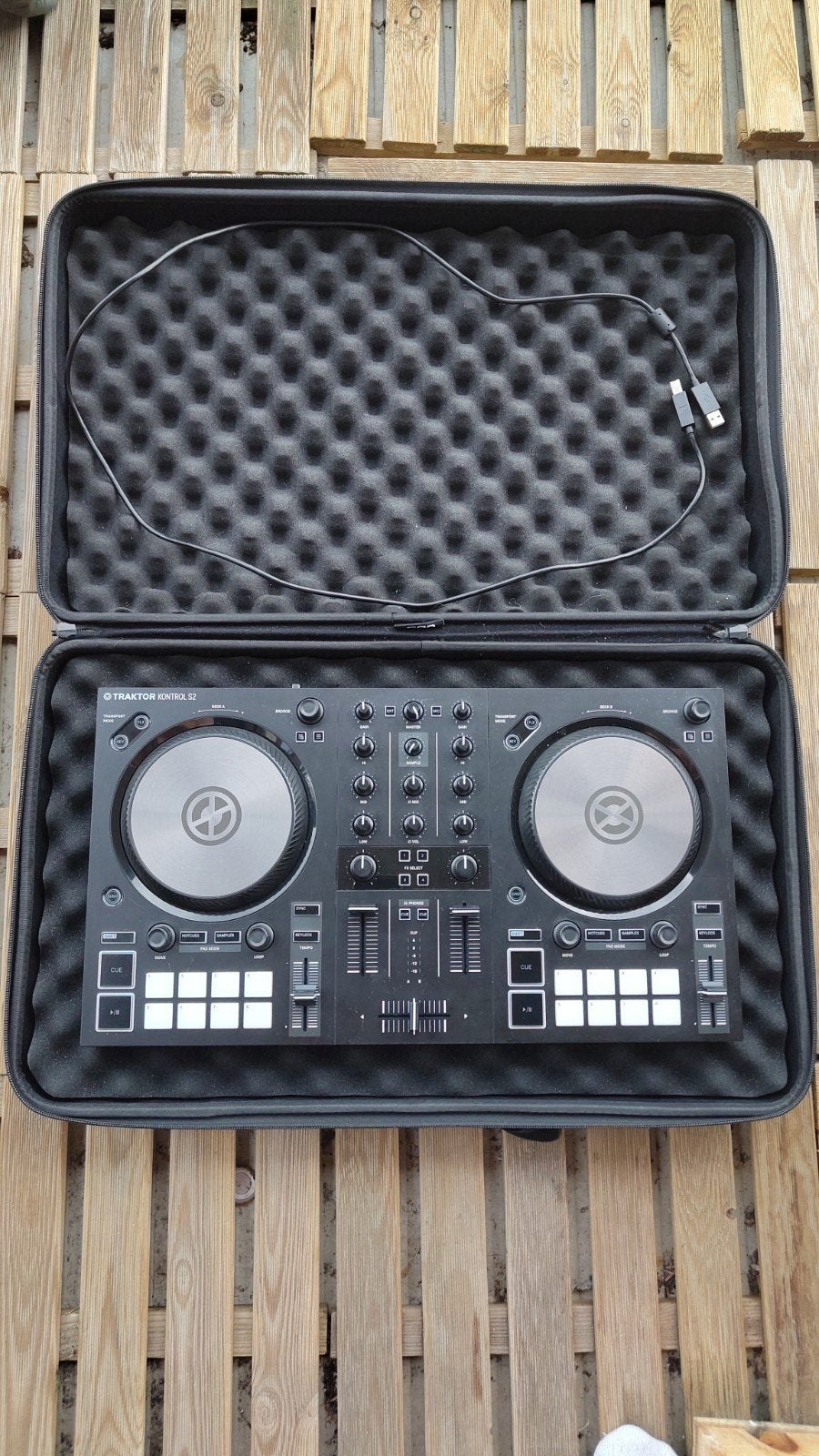 Traktor Kontrol S2 MK3 DJ-controller met UDG-case en stofkap, Muziek en Instrumenten, Dj-sets en Draaitafels, Ophalen, Gebruikt