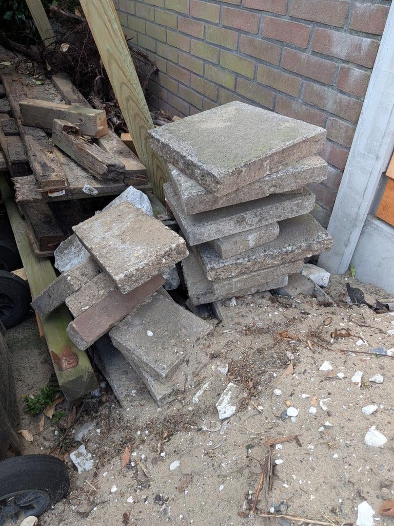 Gratis afhalen overgebleven zand en stenen, Tuin en Terras, Tegels en Klinkers, Ophalen of Verzenden, Klinkers