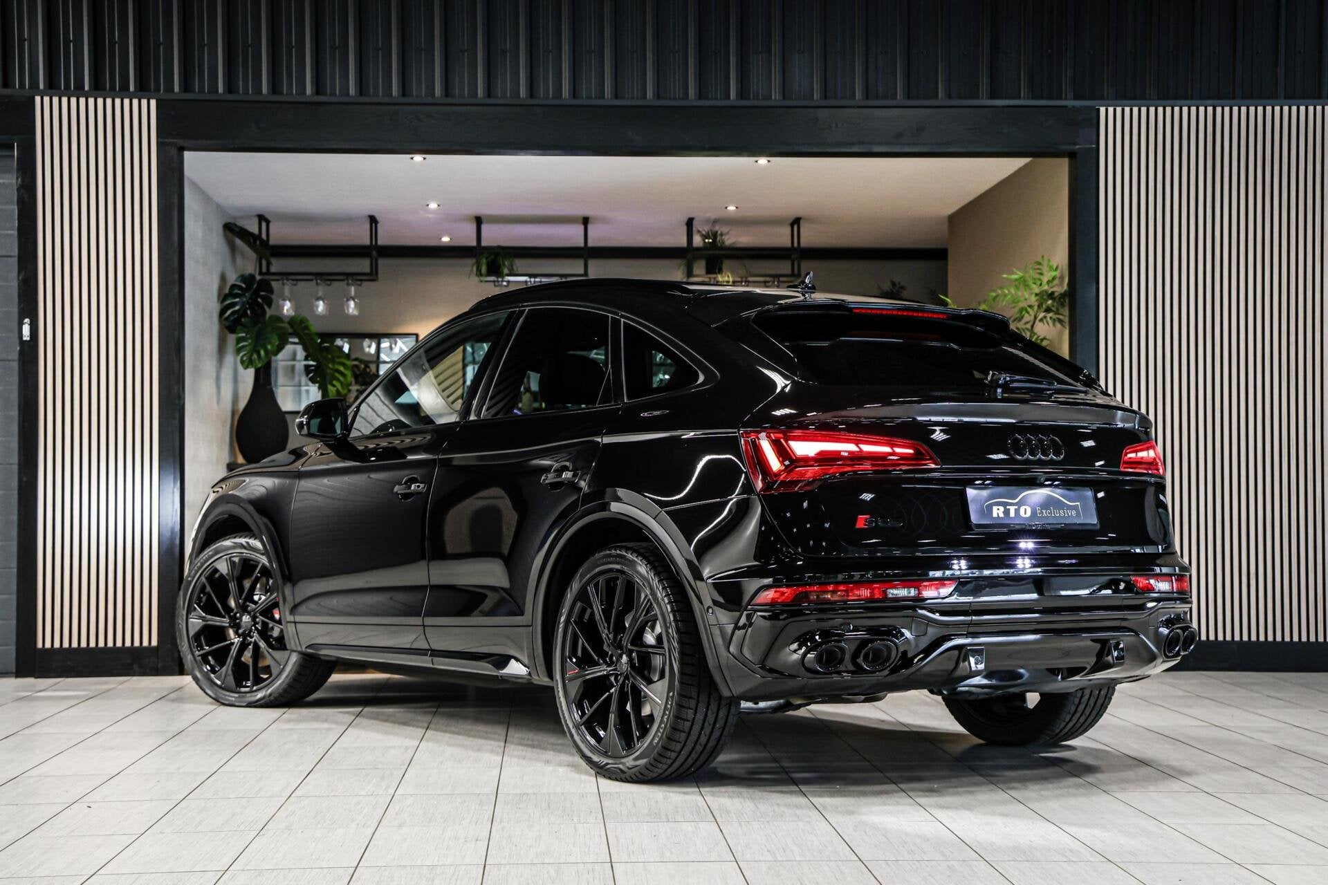 Audi SQ5 3.0 TDI SQ5 quattro|B&O|Carbon|Trekhaak|Pano|Ruitje, Auto's, Audi, Gebruikt, Zwart, Leder, Bedrijf