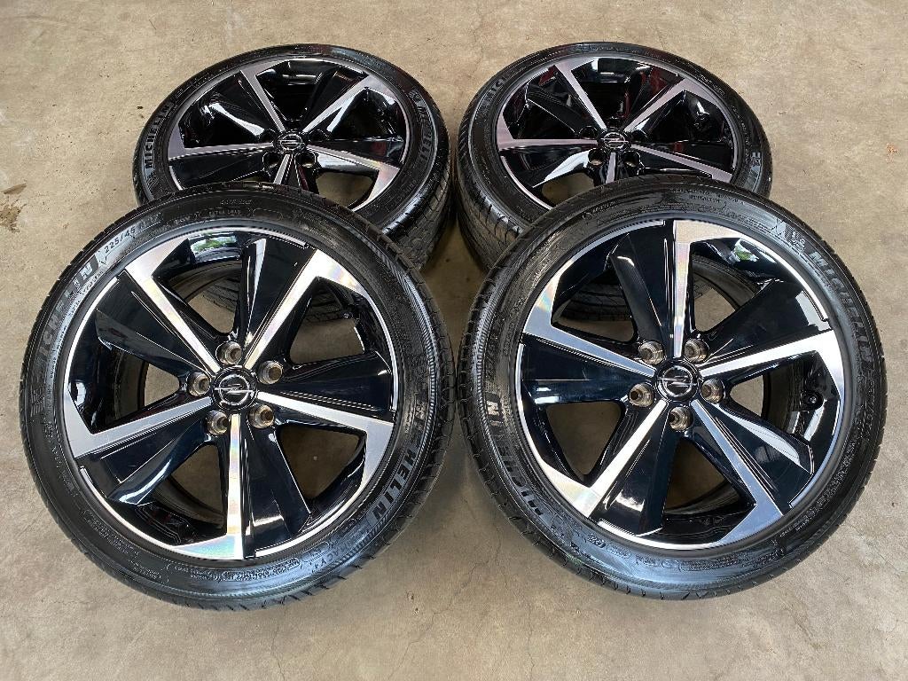 NIEUWE 17 inch originele velgen + zomerbanden Opel Astra L