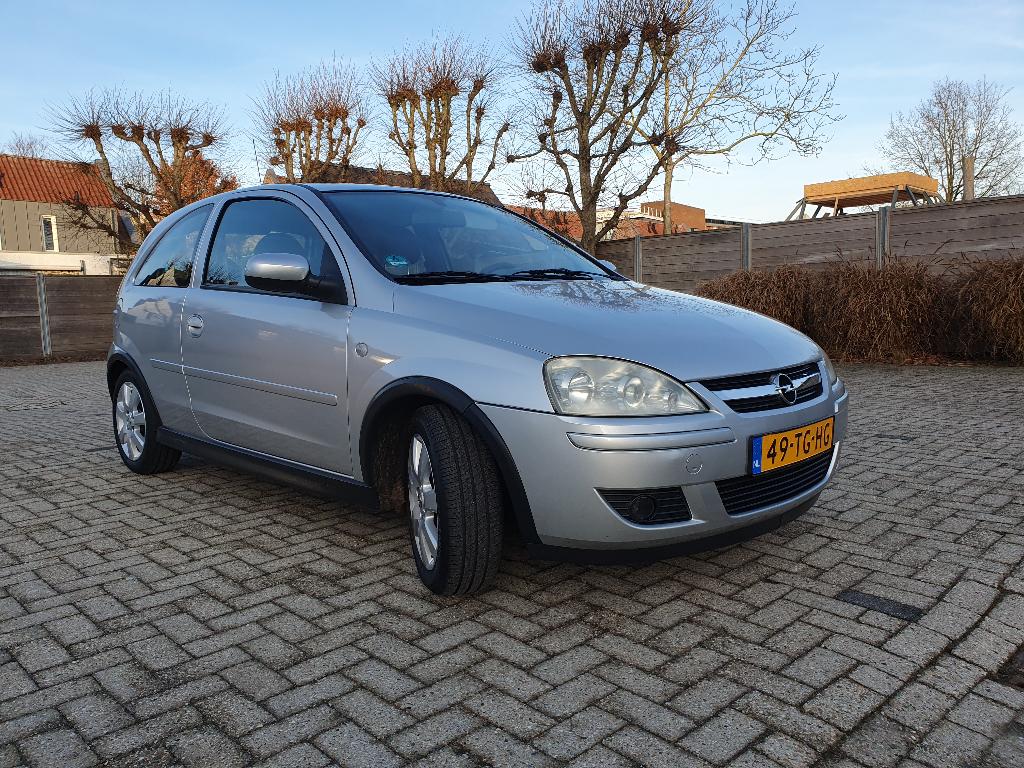 Opel Corsa 1.2 16V Twinport 3D 2006 Lage KM-Stand Nieuwe APK, 450 kg, 31 €/maand, 4 cilinders, 1229 cc