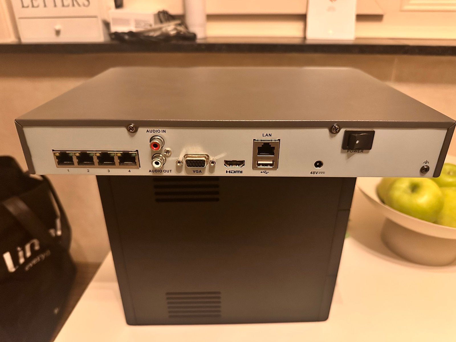 Hikvision DS-7604NI-K1/4P Netwerk Video Recorder NVR, Ophalen of Verzenden, Gebruikt