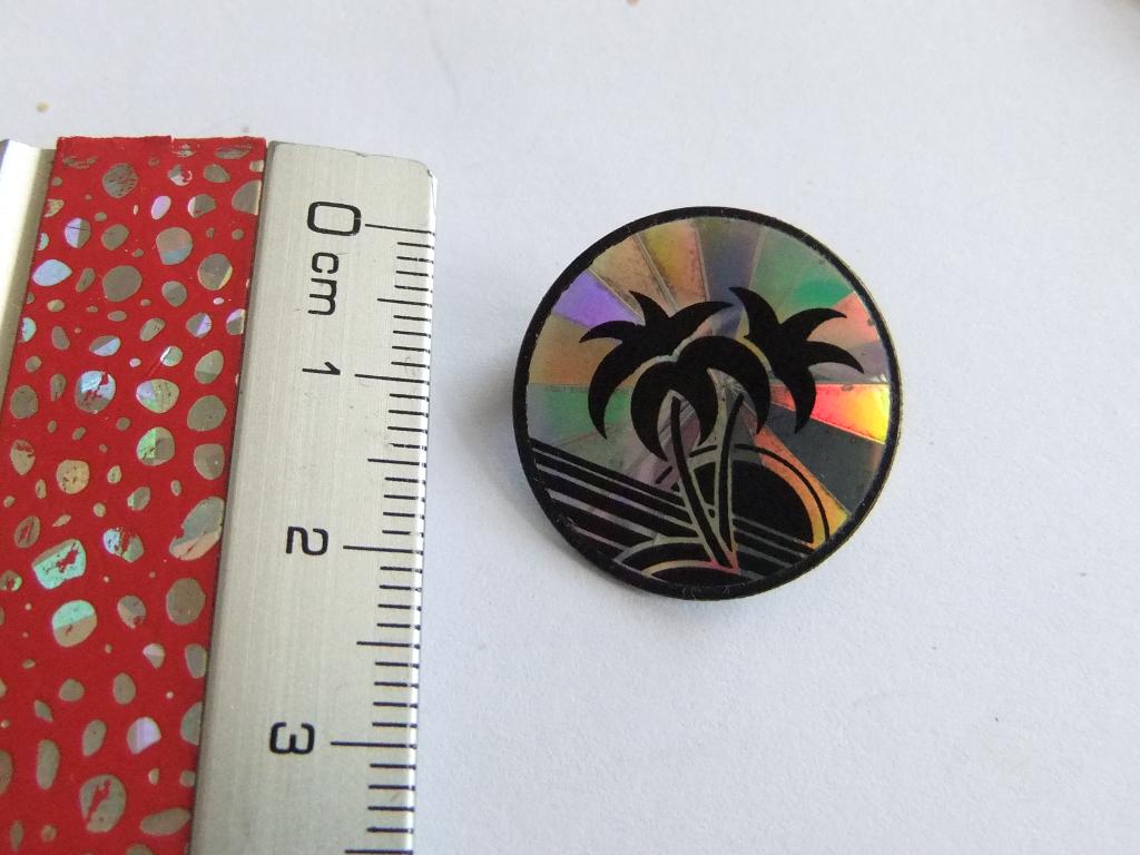 metalen broche met palmen en ondergaande zon, Verzenden, Nieuw, Zilver, Overige materialen