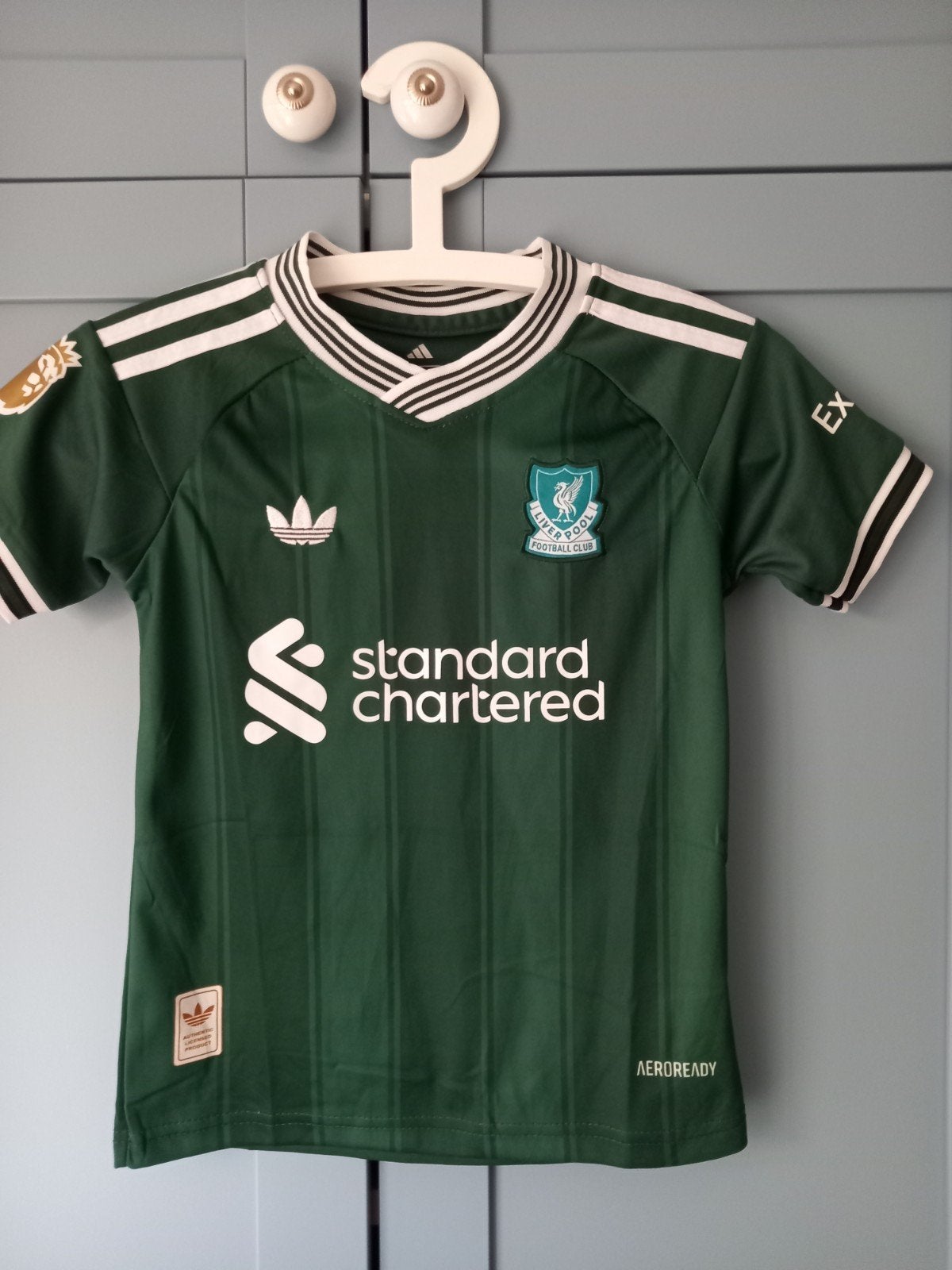 Voetbal setje  Adidas   liverpool tootbalclub. Maat 20, Ophalen of Verzenden