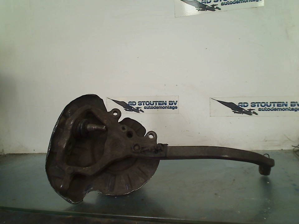 Fusee Links Voor Mercedes-Benz CL (215) (1999-03/2006-09), Auto-onderdelen, Gebruikt, Mercedes-Benz AG, Mercedes-Benz, Mercedesstraße 120, Stuttgart 70372, , Duitsland