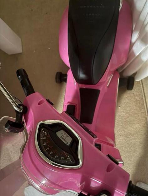 Roze elektrische scooter voor kinderen, Ophalen of Verzenden, Gebruikt, Loopvoertuig