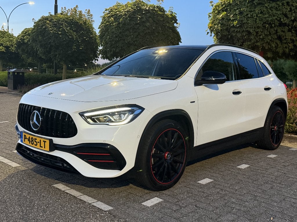 Mercedes-Benz GLA 250 | 4MATIC | AMG Line | Pano, Auto's, Automaat, Zwart, 4 cilinders, 2000 kg