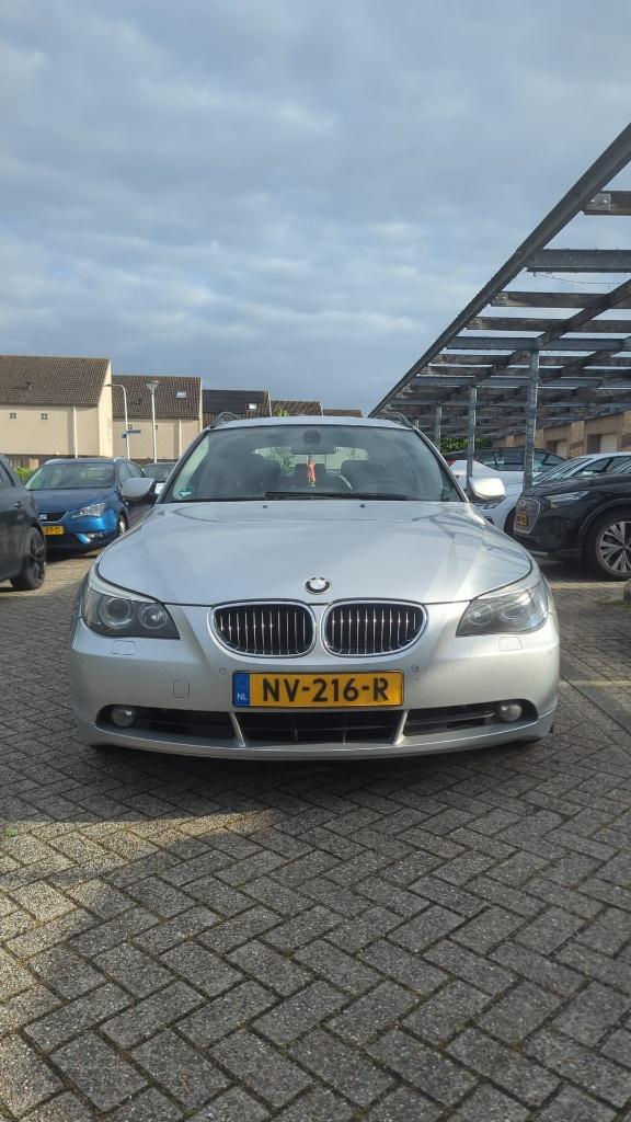 BMW 5-Serie 2.5 D 525 Touring 2004 Grijs Youngtimer, Auto's, BMW, Achterwielaandrijving, Zwart, 2497 cc, 2000 kg