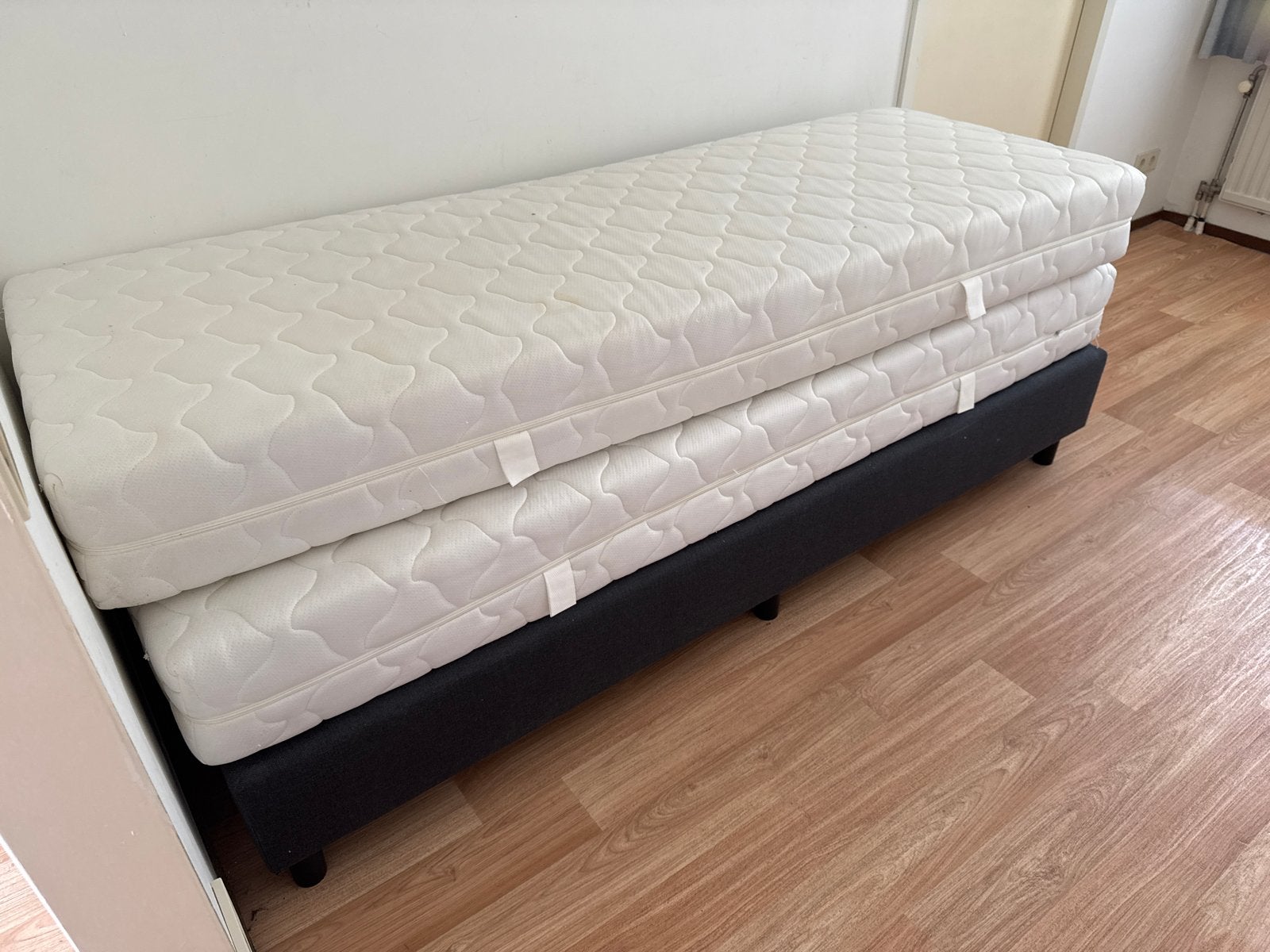 2x Boxspring met onderstel 80x200 cm, Ophalen, Gebruikt, Zwart, Tweepersoons