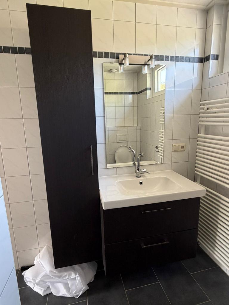 Complete badkamermeubelset: wastafelkast, wasbak en hoge kas, Huis en Inrichting, Badkamer | Badkamermeubels, Gebruikt, 200 cm of meer