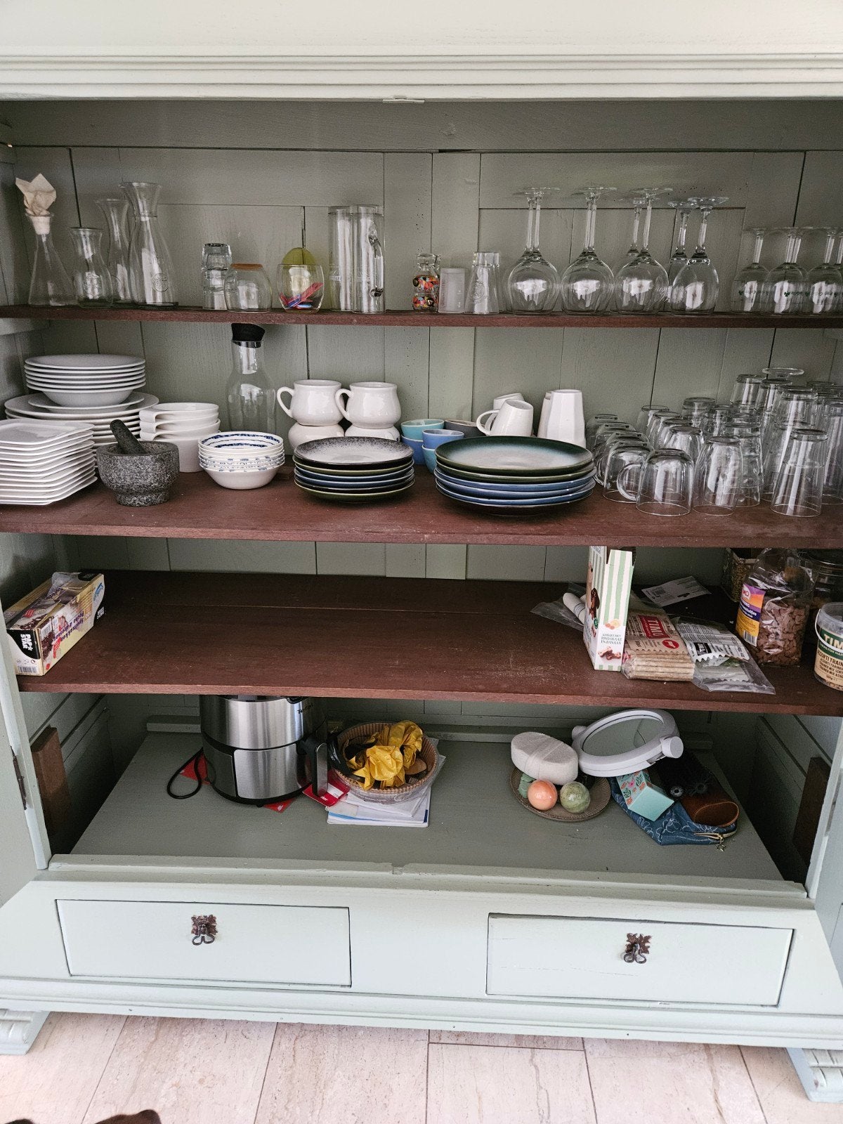 Foto 6 van Brocante Franse kast - Olijfgroen - 2 deuren, 2 lades