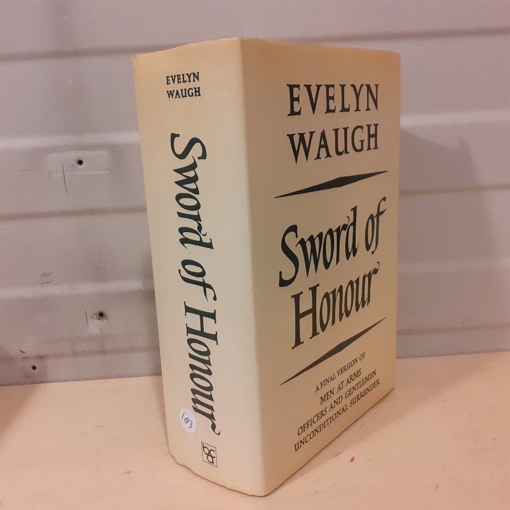 Nr. 183 Evelyn Waugh Sword of Honour Men at Arms; Officers, Ophalen of Verzenden, Gelezen, Evelyn Waugh