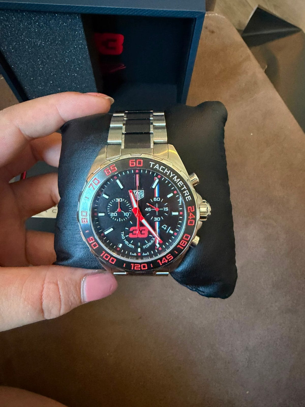 TAG Heuer Aston Martin Red Bull Racing Special Edition, Ophalen