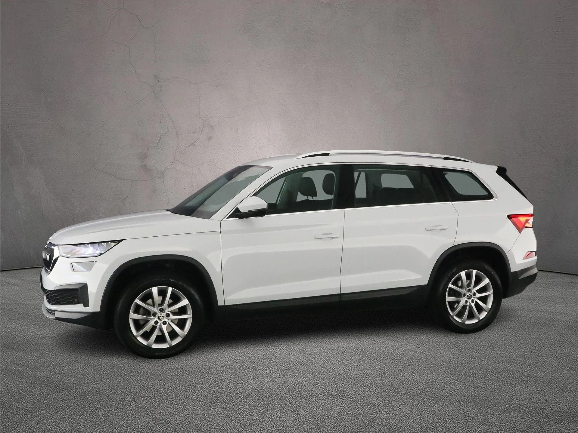 Skoda Kodiaq Business Edition (bj 2024), Private lease, 150 pk, Wit, Handgeschakeld
