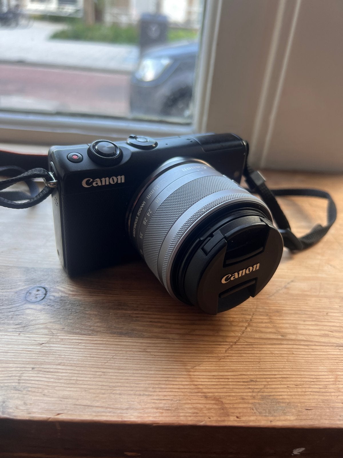 Canon EOS M100 Systeemcamera met 15-45mm lens en accessoires, Audio, Tv en Foto, Fotocamera's Digitaal, Ophalen, Canon, Oplader
