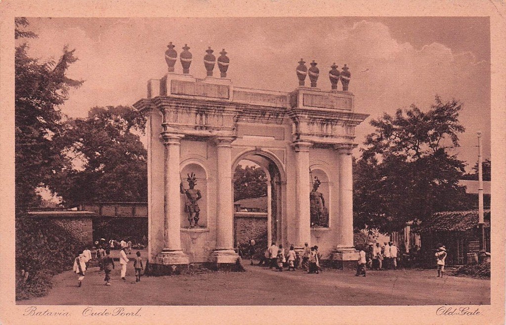 Nederlands Indië Batavia - Oude Poort met veel mensen, Ophalen of Verzenden, Voor 1920, Ongelopen, Buiten Europa