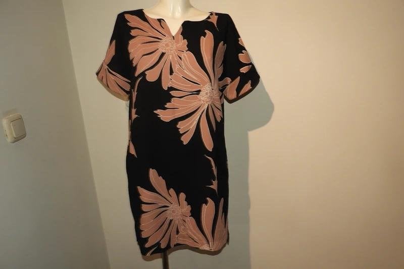 Essentiel Antwerp zwarte jurk grote bloemen print M, Maat 38/40 (M), Gedragen, Meerkleurig, Verzenden