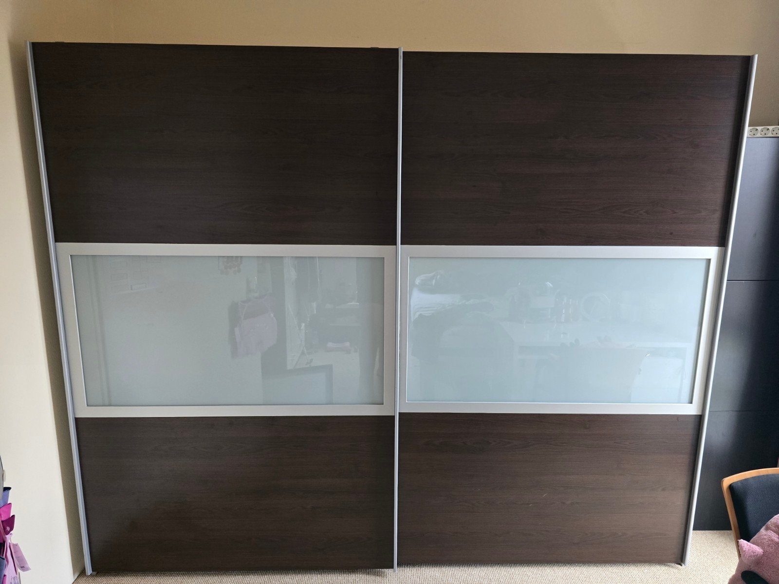 Grote kledingkast met schuifdeuren en veel opbergruimte, Ophalen, Met deur(en), Glas, 200 cm of meer